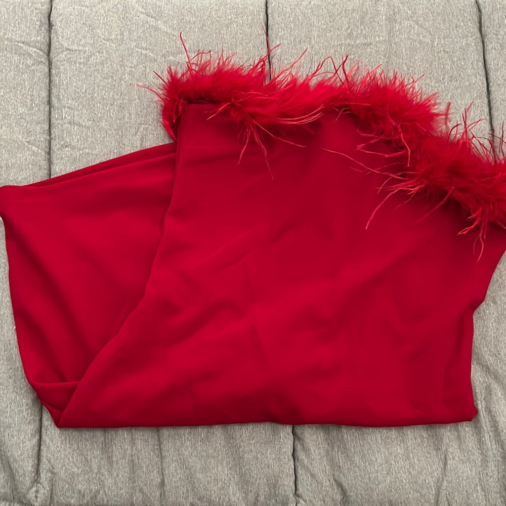 Red feather dress! ♥️